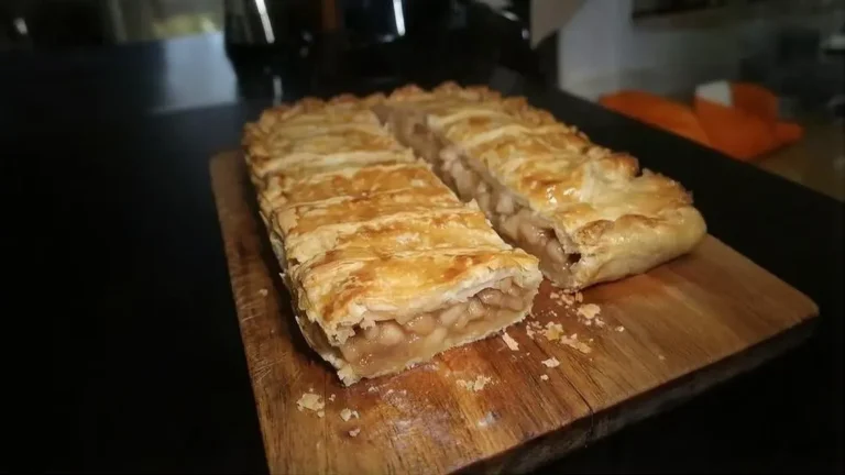 Grandma&rsquo;s Irresistible Apple Strudel Recipe: A Classic Dessert