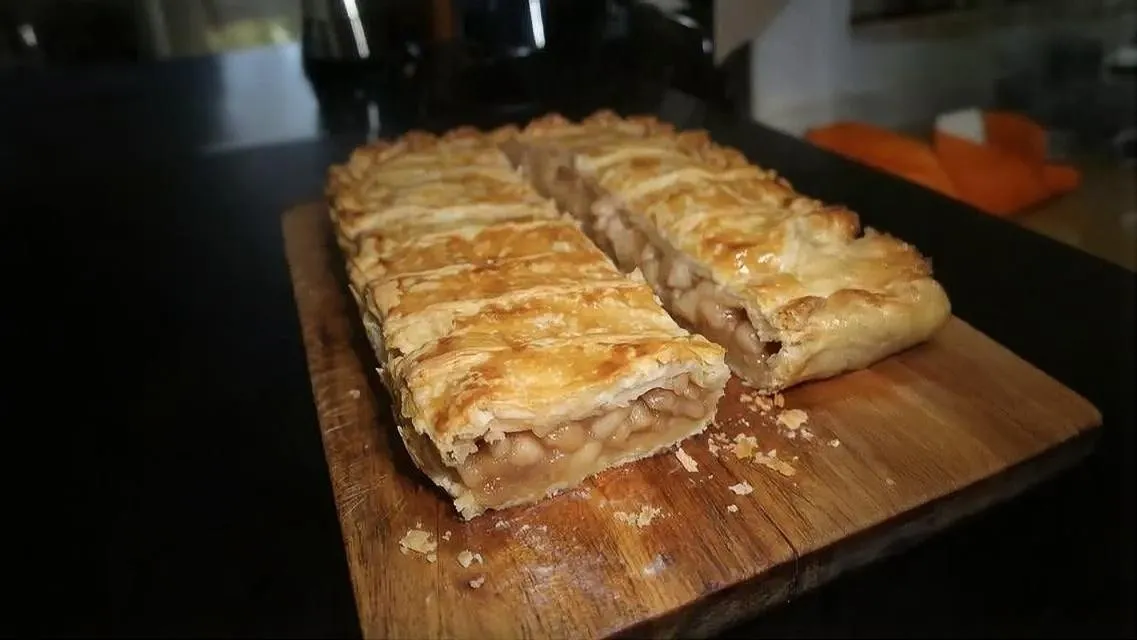 Grandma&rsquo;s Irresistible Apple Strudel Recipe: A Classic Dessert