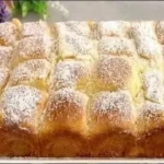 Decadent Flourless Almond Cake with Raspberry Sauce: A Gluten-Free Delight