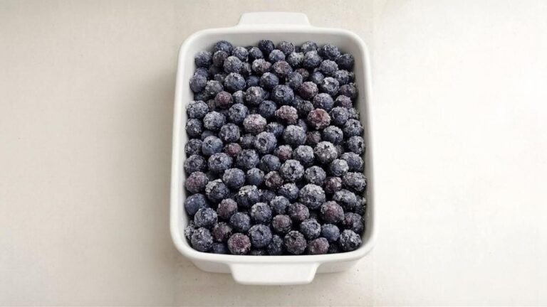 Irresistible 4-Ingredient Blueberry Dump Cake: Easiest Dessert Recipe