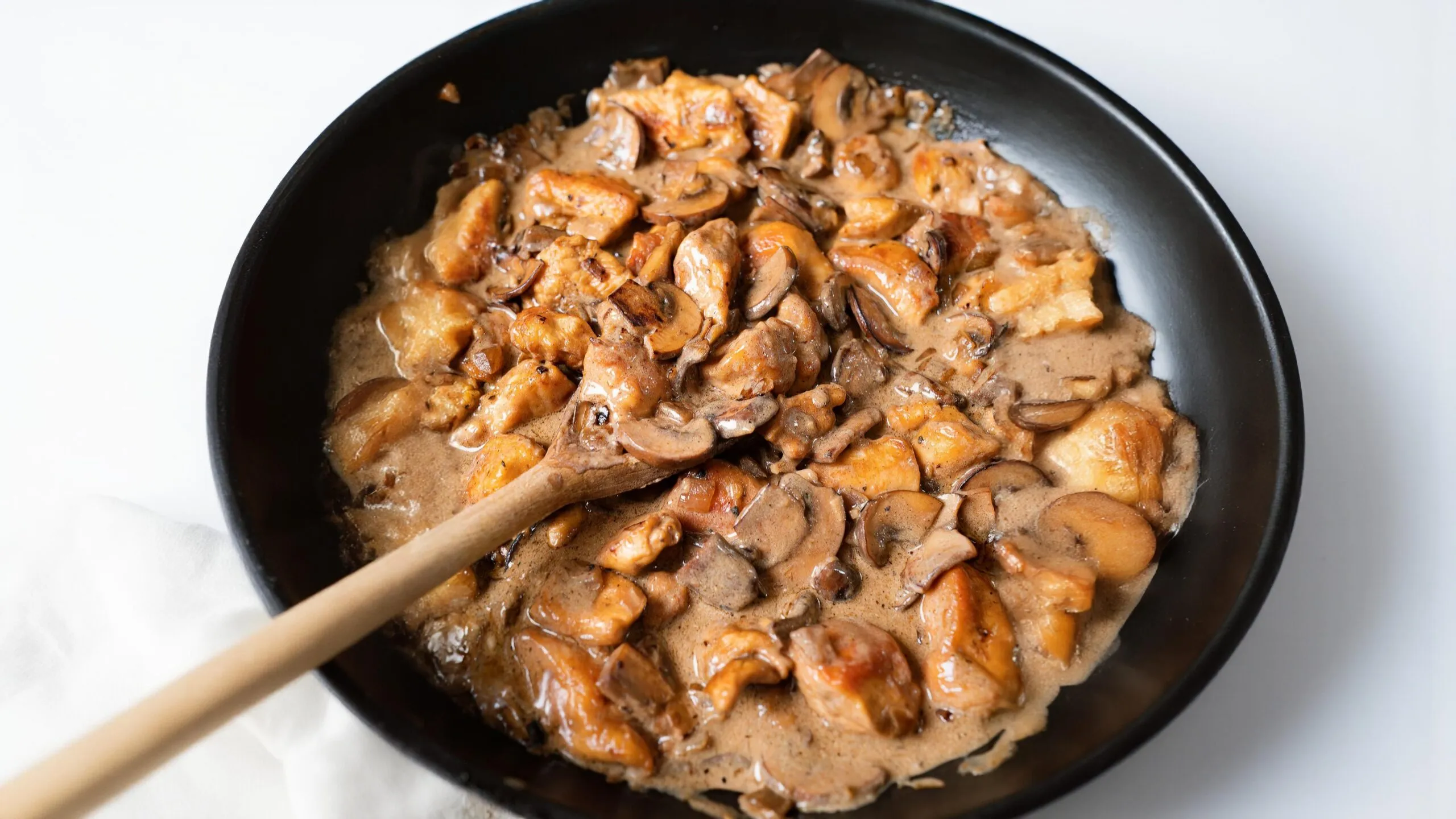 Velvety Chicken Stroganoff: A Weeknight Masterpiece