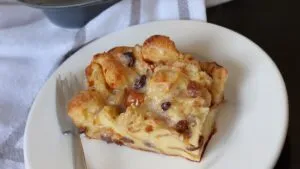 Cinnamon Raisin Bread Pudding Recipe (Custard-Rich & Cozy)