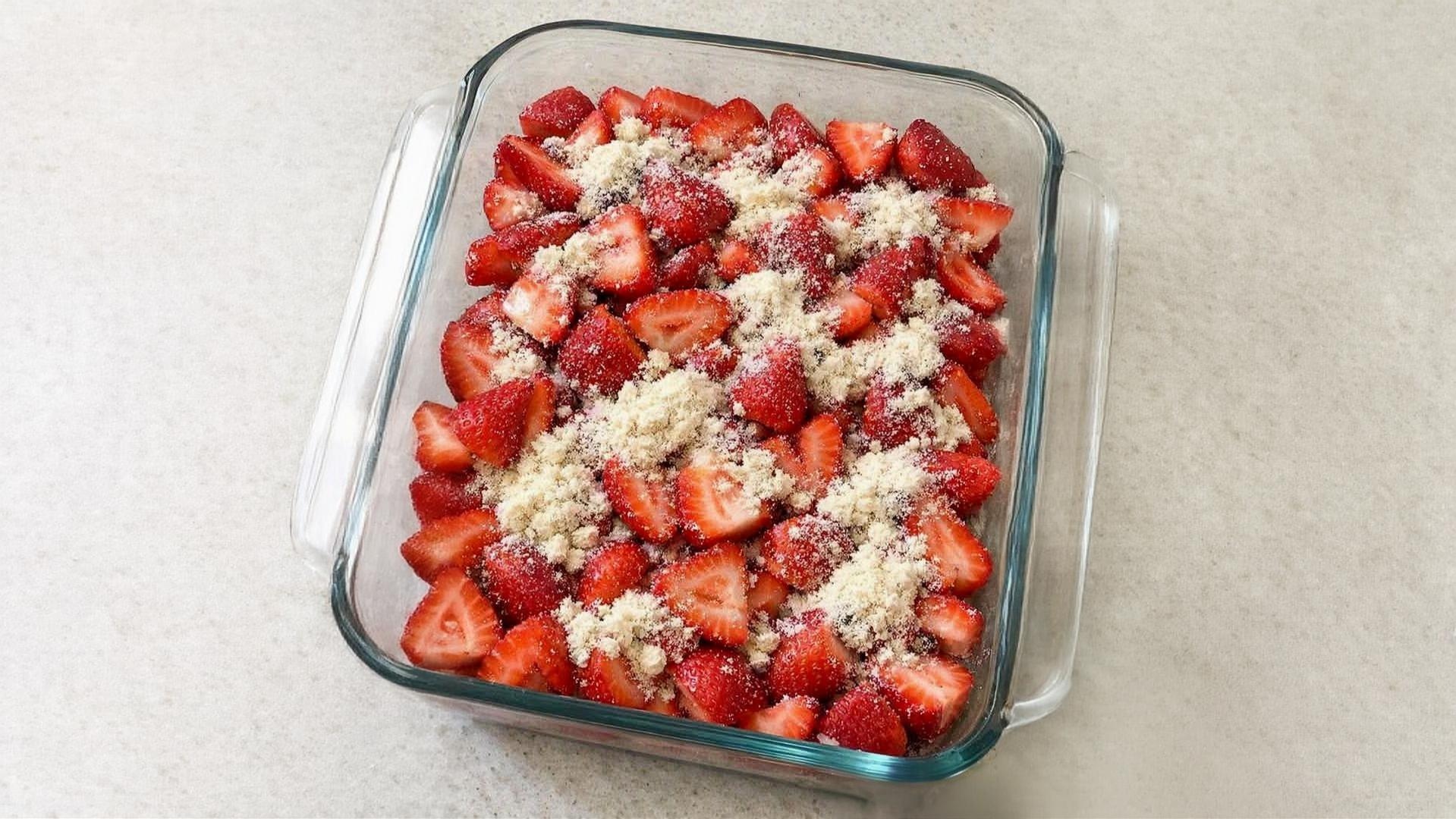 Baked Strawberry Dessert Recipe (Easy 4-Ingredient)
