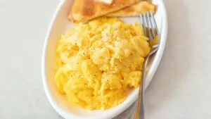 Perfect Scrambled Eggs Recipe (Creamy & Fluffy)