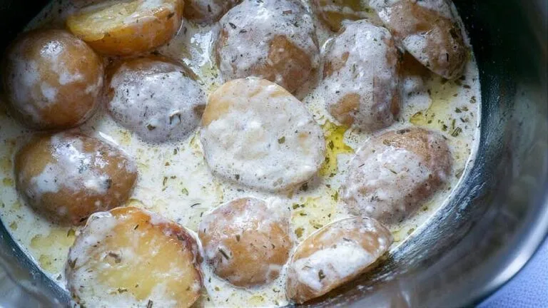 Creamy Slow Cooker Herb Potatoes Recipe (Effortless Side Dish)