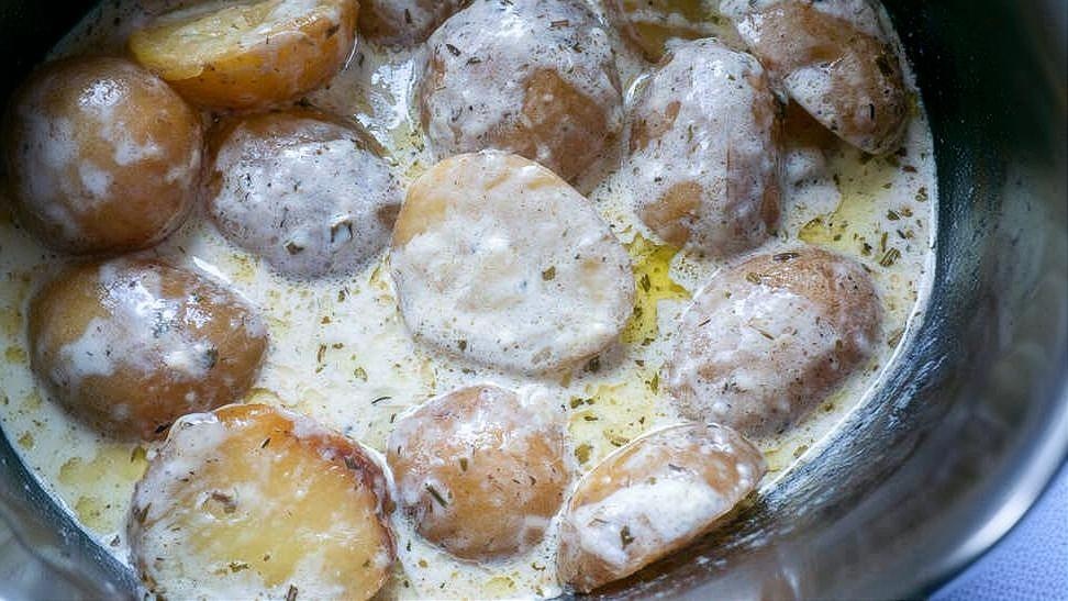 Creamy Slow Cooker Herb Potatoes Recipe (Effortless Side Dish)