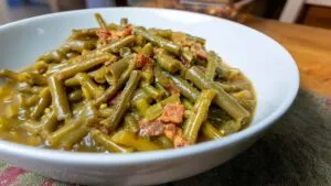 Southern-Style Green Beans Recipe (Tender & Flavorful)