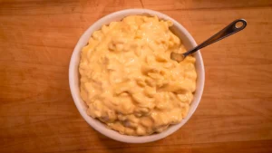 Creamy Slow Cooker Macaroni and Cheese Recipe (Effortless Comfort)